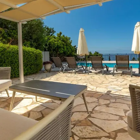 Daphne, Lourdas Bay View לואורדטה