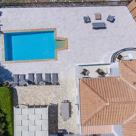 Daphne, Lourdas Bay View לואורדטה