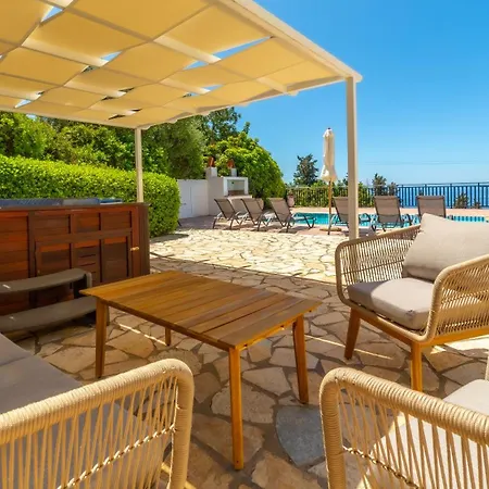 Daphne, Lourdas Bay View Villa *