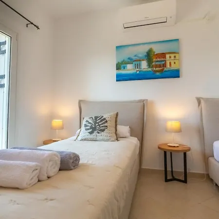 Villa Daphne, Lourdas Bay View