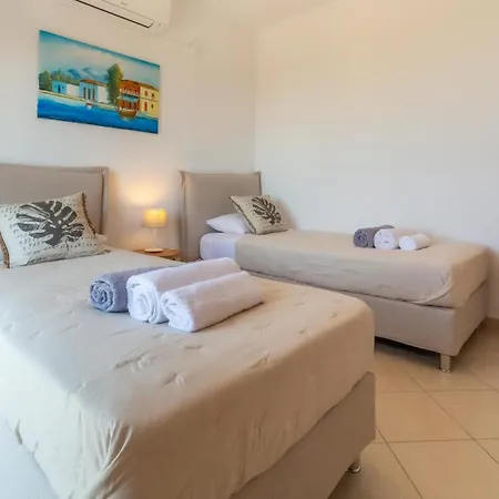 Villa Daphne, Lourdas Bay View *