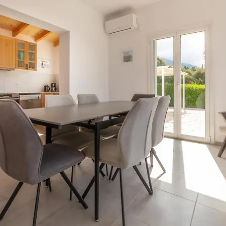 Villa Daphne, Lourdas Bay View *