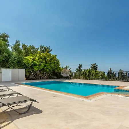 Villa Daphne, Lourdas Bay View